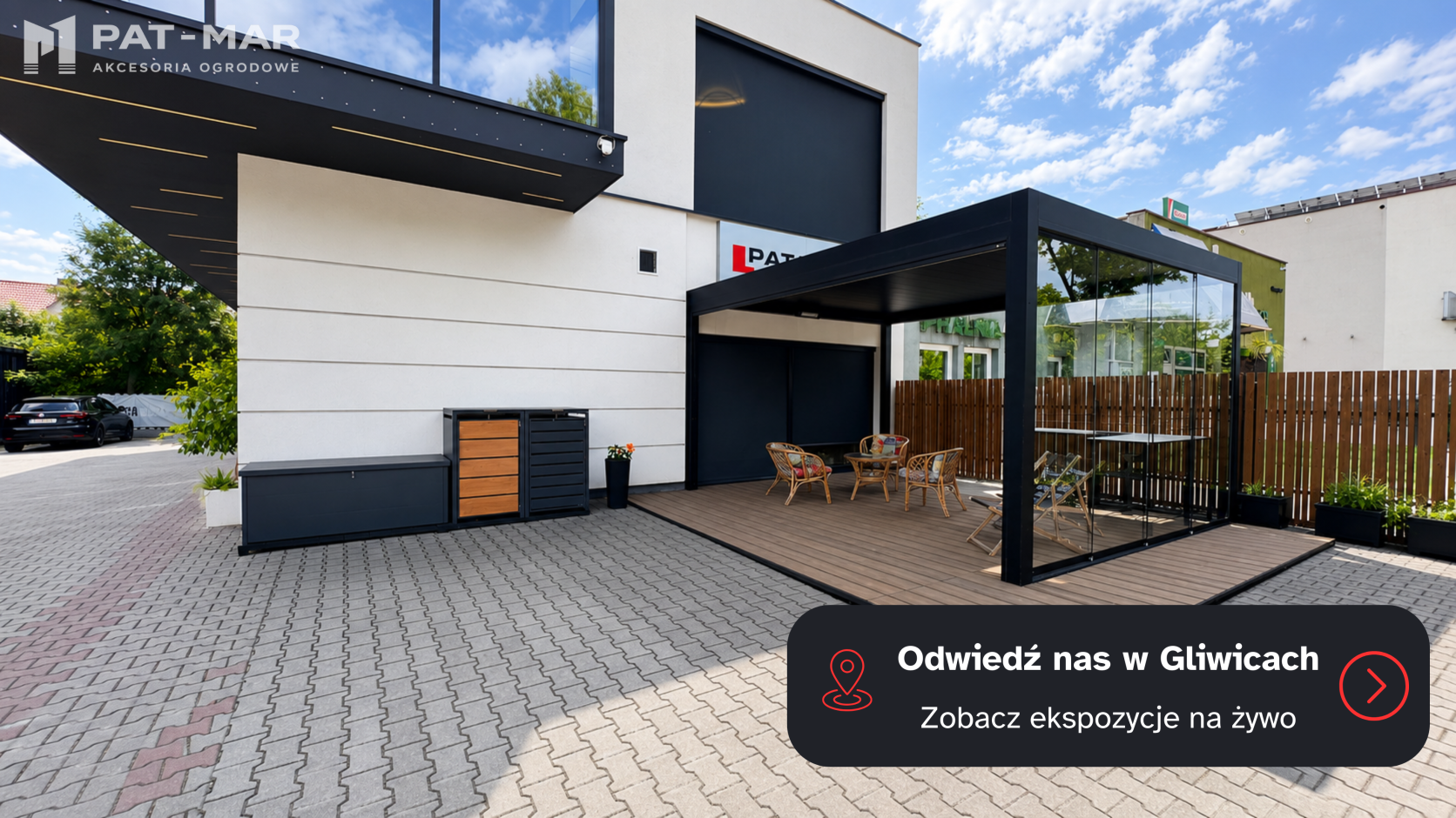 Ekspozycja PAT-MAR w Gliwicach z pergolą tarasową, tarasem kompozytowym, zabudową na kosze i skrzynią ogrodową.
